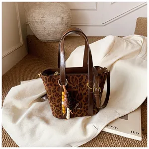 Vintage leopard print bucket bag for women, fashion PU suede patchwork shoulder handbag stylish.