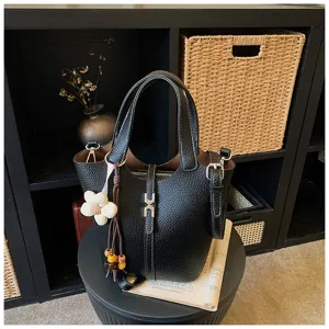 Klassische schwarze Leder Eimer Tasche für Damen, stilvolle minimalistische Umhängetasche chic.