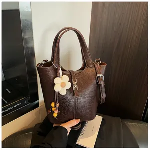 Vintage braune Leder Eimer Tasche für Damen, stilvolle minimalistische lässige Umhängetasche.