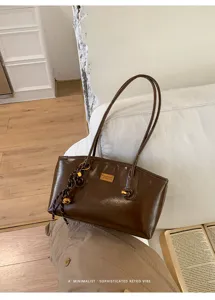 Bolso de hombro de charol marrón, elegante bolso retro de mujer para uso diario.
