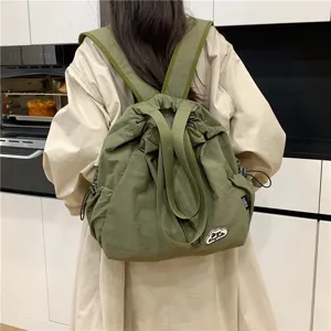 Mochila de nailon plisada con cordon para mujer informal tendencia gran capacidad bolso de hombro.