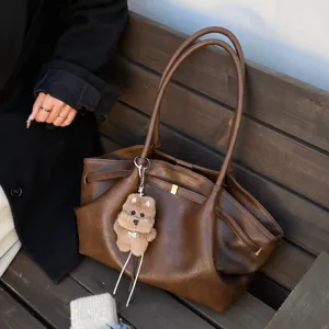Donne Grande Capacità Pelle PU Borsa Tote Francese Casual Tinta Unita Commuter Borsa a Tracolla Con Pendente Moda Borsetta
