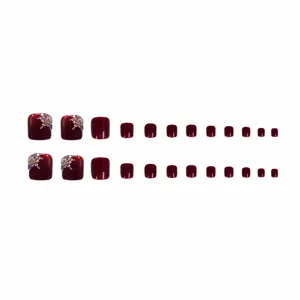 Bordeaux rode strass druk-op teennagels 24 stuks, elegante neppe parel teennagel tips voor vrouwen