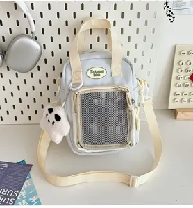 Bolso de hombro ita de lona japonesa para mujer con bolsillo frontal transparente y peluche.