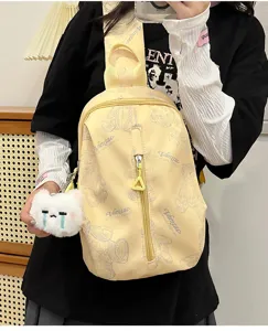 Gelbe Umhängetasche Sling Bag mit niedlichem Bärenmuster und weichem Plüsch Anhänger
