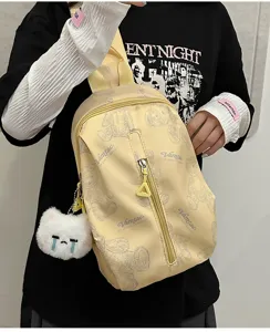 Koreanischer Ins-Stil bedruckter Canvas-Brustbeutel Freizeittasche mit Katzen-Plüschanhänger.