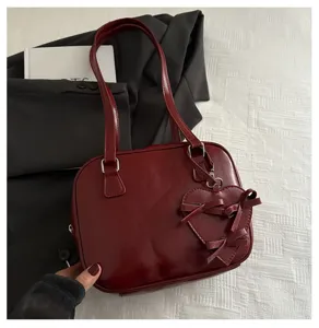 Bolso de hombro de charol rojo para mujer, lindo bolso de almohada con lazo, elegante bolso.