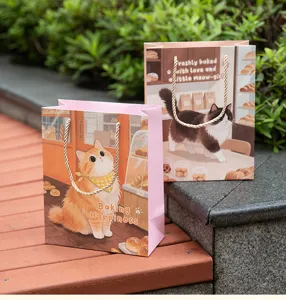 Joli sac cadeau chat mignon, fourre-tout de dessin animé pour anniversaire et emballage.