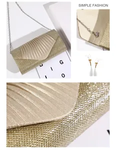 Elegante borsa da sera a tracolla dorata plissettata con catena per donna matrimonio festa dettaglio.