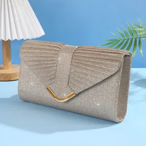Elegante borsa da sera glitterata per donna festa matrimonio borsetta pochette oro dettaglio.