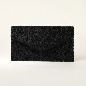 Elegante borsa a tracolla da sera nera con perline, design scintillante per feste ed eventi.