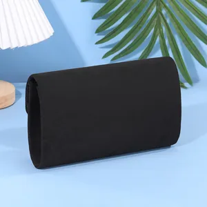 Borsa a tracolla o pochette da sera in velluto nero, dettaglio elegante per feste, design semplice.