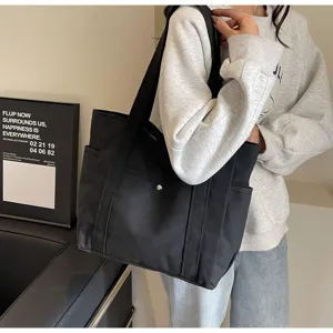 Black canvas tote bag for women, large capacity shoulder bag casual commuting student bag.