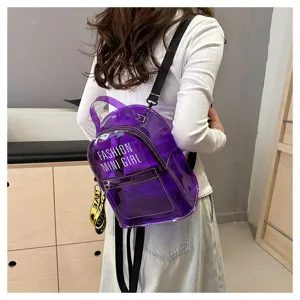 Mochila mini morada transparente con estampado de letras moderno y correa elegante.