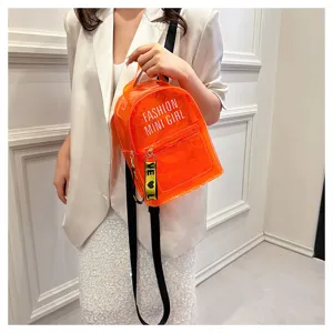 Mini mochila transparente naranja para mujer, detalle de bolsa escolar moderna de gelatina.