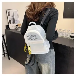 Vista detallada de una mini mochila jelly transparente, mochila casual de PVC con estampado.