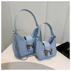 Dames lichtblauwe handtas set met zilveren strik en ketting, stijlvolle schoudertas.