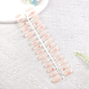 Set de uñas postizas con estampado floral y degradado nude en soporte de plástico.