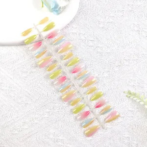 Set de uñas postizas degradadas, tips de uñas con color degradado para manicura perfecta.