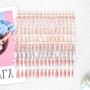 Set de uñas postizas press-on con strass ojo de gato, degradado rosa y diseño de lazo.
