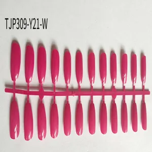 Uñas postizas largas estilo bailarina en rosa brillante, tips sin pintar en tira.