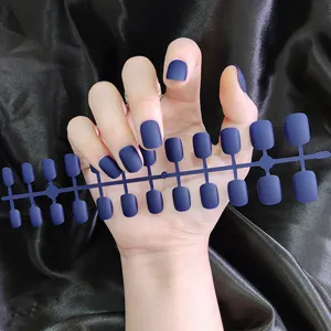 Korte ronde matte donkerblauwe neppe nagels voor manicure set press on nail art tips
