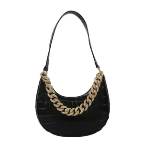 Bolso de hombro negro en forma de media luna con cadena de estrás, bolso moderno de mujer.