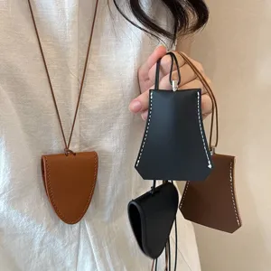 Collier Pendentif en Cuir Minimaliste Chaîne Clavicule Géométrique Bijou de Mode Cadeau pour Femmes