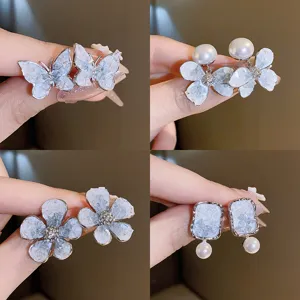Modische Kristall Schmetterling und Blumen Ohrringe Set mit eleganten Perlen und Zirkon.