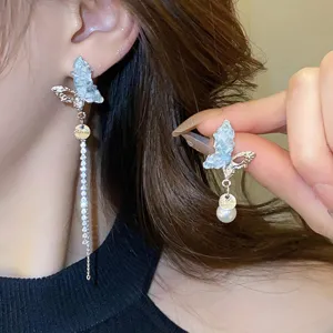 Elegante Schmetterling Perlen Quasten Ohrringe mit Zirkon und blauem Kristall für Frauen.