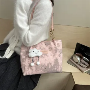 Bolso tote grande rosa con estampado de nubes estilo coreano y colgante de peluche.
