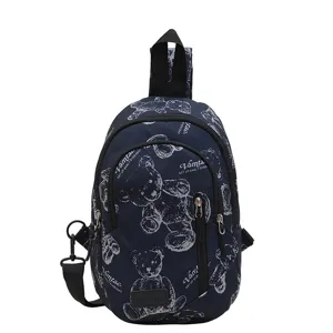 Borsa a tracolla carina con stampa di orso, zaino da petto leggero e casual per il viaggio.