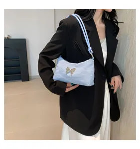 Sac à épaule uni coréen pour femmes avec joli décor de papillon pour le trajet quotidien.