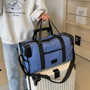Large capacity casual travel duffel bag, stylish shoulder crossbody bag for men and women.