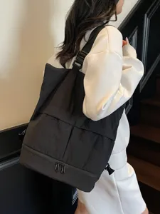 Zaino in nylon nero da donna, grande capacità borsa da viaggio, zainetto casual versatile e chic.