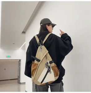 Zaino triangolare multiuso per uomo e donna, elegante borsa a tracolla casual.