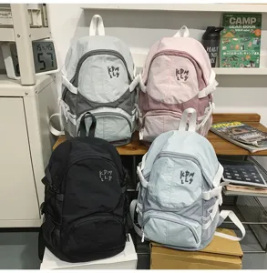 Zaino da viaggio grande capacita per donna e uomo, borsa casual multifunzione per uso quotidiano.