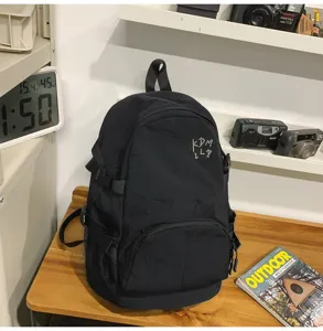 Zaino casual in nylon nero con tasche multiple, grande borsa da viaggio e scuola per tutti i giorni.