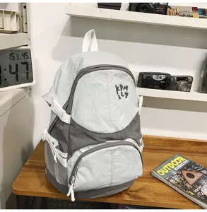 Zaino da esterno in stile giapponese per viaggi, grande capacità e design leggero.