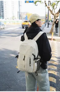 Grande zaino sportivo casual dettaglio, design multi-tasche, borsa da viaggio outdoor.
