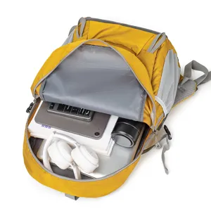 Zaino da trekking sportivo all'aperto grande capacità con spallacci traspiranti e comodi.