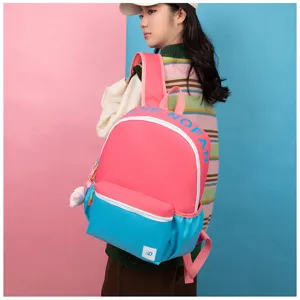 Lockerer Color-Block-Rucksack für den Alltag, geräumige Schultasche mit Reißverschlüssen.