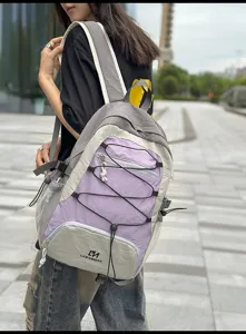 Zaino casual con coulisse da donna, ideale per sport all'aperto, scuola e spostamenti quotidiani.