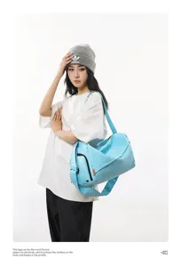 Lightweight gym duffel bag for women, casual waterproof sports travel shoulder bag.