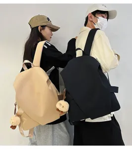 Zaino impermeabile minimalista, elegante borsa scolastica con ciondolo in peluche per viaggi.