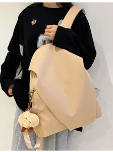 Zaino beige minimalista da donna, elegante borsa da viaggio impermeabile con ciondolo grazioso.