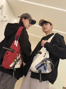 Borsa a tracolla petto multifunzionale alla moda per coppie in stile streetwear urbano.