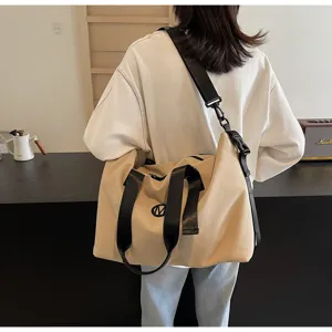 Large capacity travel duffel bag casual gym fitness shoulder bag with trolley sleeve.