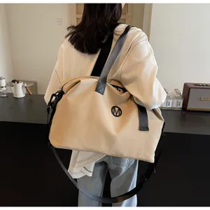 Large capacity casual travel duffel bag for fitness and daily use with adjustable strap.