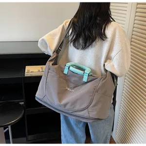 Large capacity travel duffel bag for women and men, lightweight gym sports bag with sturdy handle.
